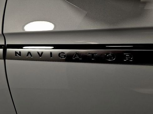 New 2025 Lincoln Navigator L Reserve AWD/4WD image 24