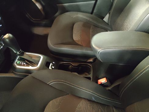 Used 2023 Jeep Renegade Latitude image 26