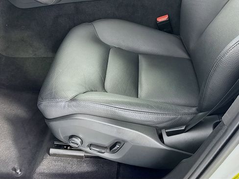 Used 2023 Volvo XC60 B5 Plus image 21