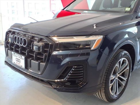 Used 2025 Audi Q7 Premium w/ Convenience Plus Package image 7