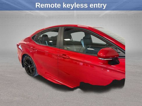 Used 2025 Toyota Camry SE w/ Convenience Package FWD image 13