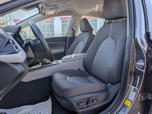 Used 2024 Toyota Camry LE image 10