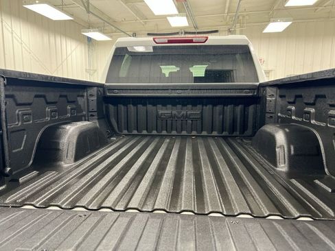 Used 2025 GMC Sierra 1500 AT4 image 25