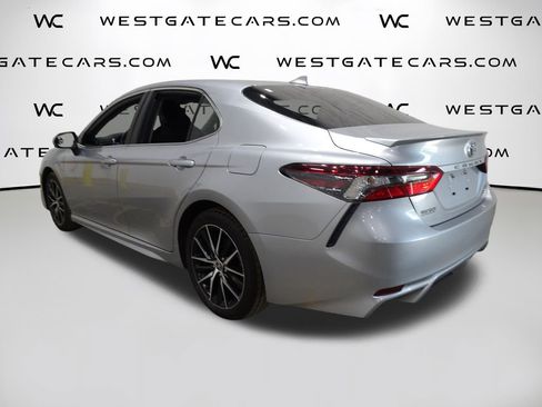 Used 2023 Toyota Camry SE image 5