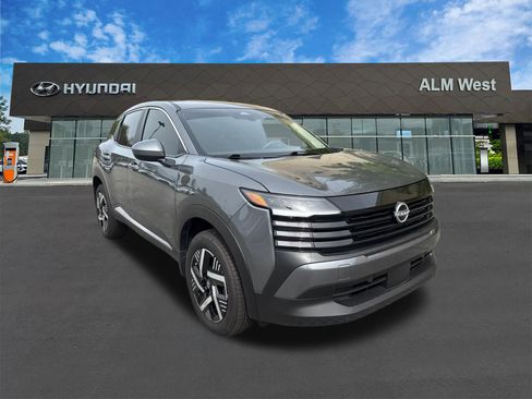 Used 2025 Nissan Kicks SV FWD image 3