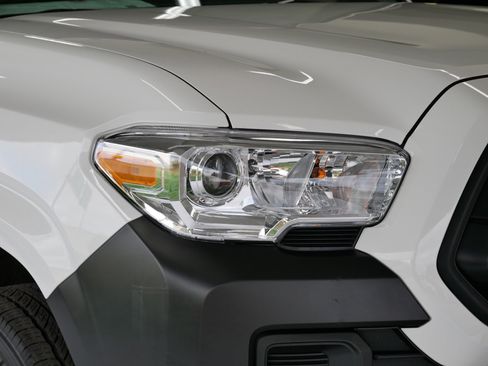 Certified 2022 Toyota Tacoma SR image 17