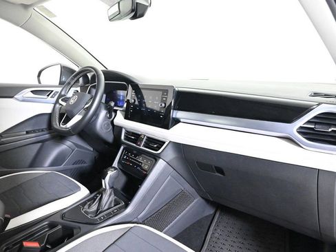 Used 2025 Volkswagen Taos SE image 15