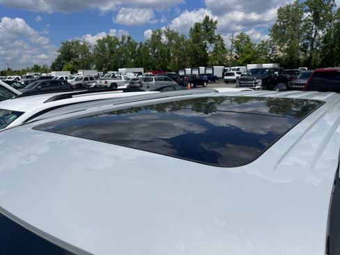 Used 2025 Ford Explorer Platinum w/ Ultimate Package AWD/4WD image 3