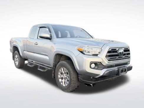 Used 2018 Toyota Tacoma SR5 image 2