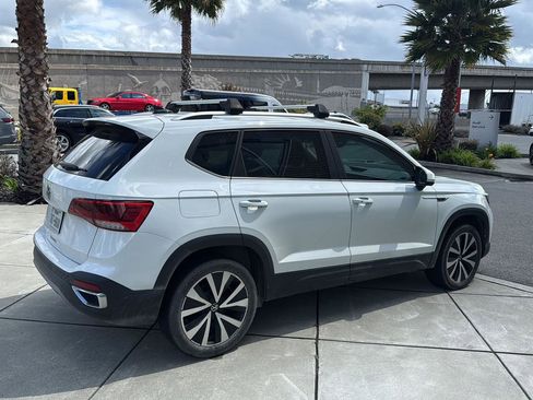 Used 2023 Volkswagen Taos SE image 6