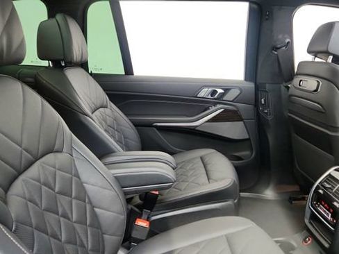 Used 2024 BMW X7 xDrive40i w/ M Sport Package image 25