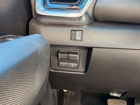 New 2026 GMC Canyon Elevation w/ Convenience Package image 17