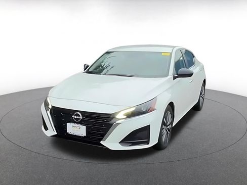 Used 2025 Nissan Altima 2.5 SV FWD image 7