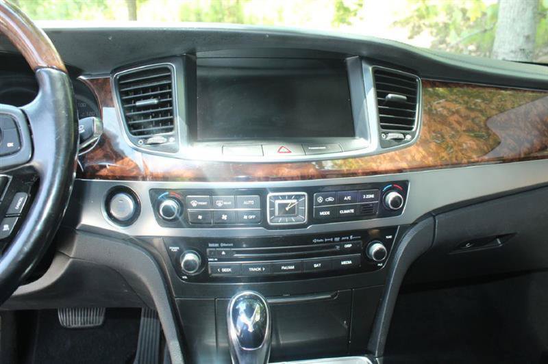 Used 2014 Hyundai Equus Signature RWD image 17