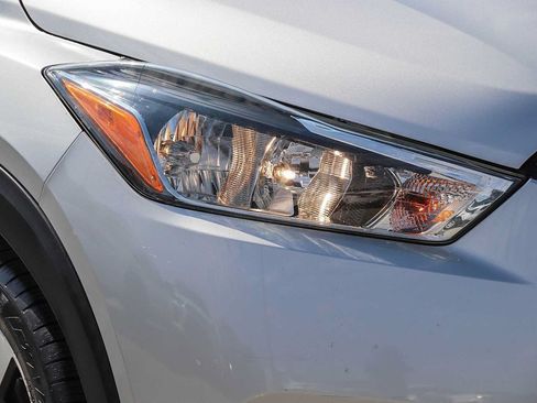 Used 2019 Nissan Kicks SV FWD image 4