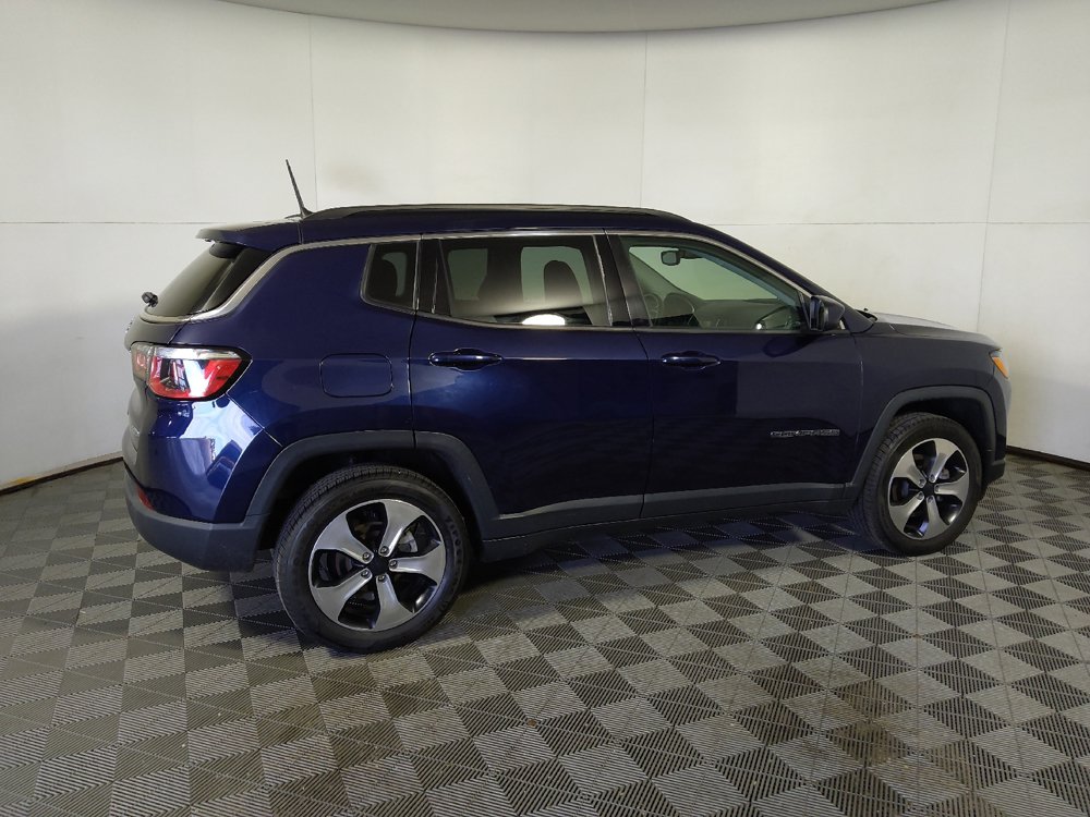 Used 2018 Jeep Compass Latitude w/ Cold Weather Group AWD/4WD image 10
