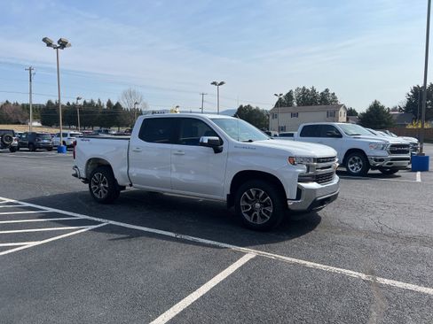 Used 2022 Chevrolet Silverado 1500 LT AWD/4WD image 8