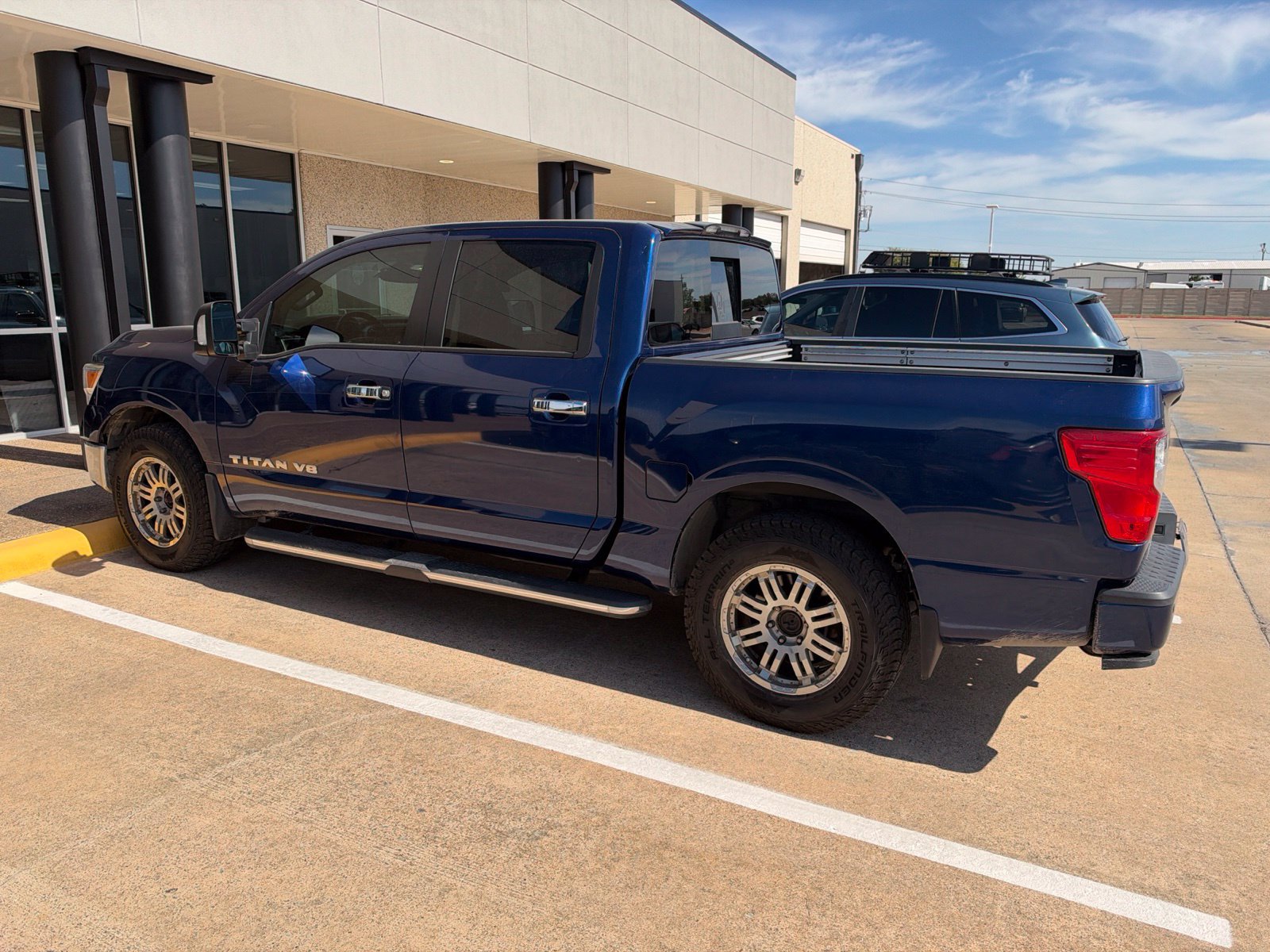 Used 2019 Nissan Titan SV w/ SV Convenience Package AWD/4WD image 4