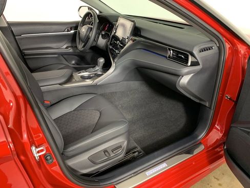 Used 2022 Toyota Camry XSE image 38