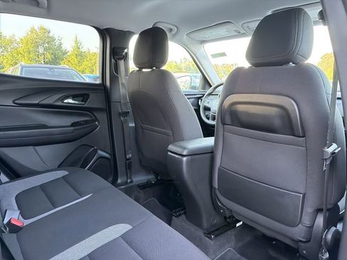 Used 2023 Chevrolet TrailBlazer LT FWD image 16
