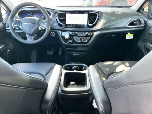 New 2026 Chrysler Pacifica Select FWD image 25