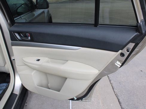 Used 2014 Subaru Outback 2.5i Premium image 22
