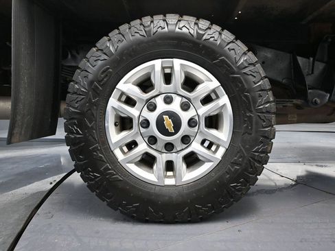 Used 2024 Chevrolet Silverado 2500 LT w/ Convenience Package AWD/4WD image 17