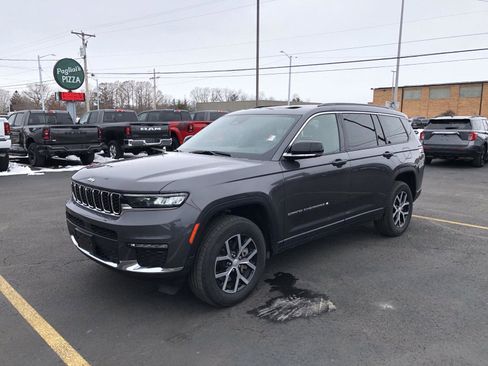 Used 2024 Jeep Grand Cherokee L Limited w/ Luxury Tech Group II image 24