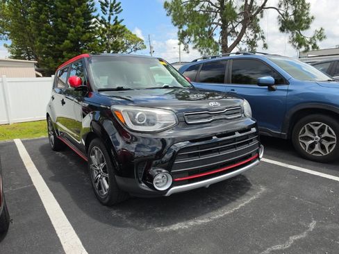 Used 2018 Kia Soul ! w/ Tech Package FWD image 2