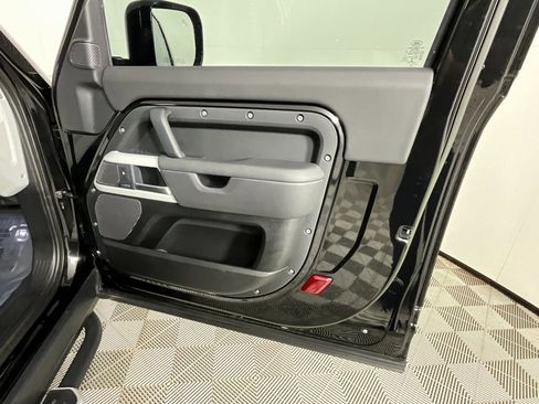 Used 2023 Land Rover Defender 90 SE image 23
