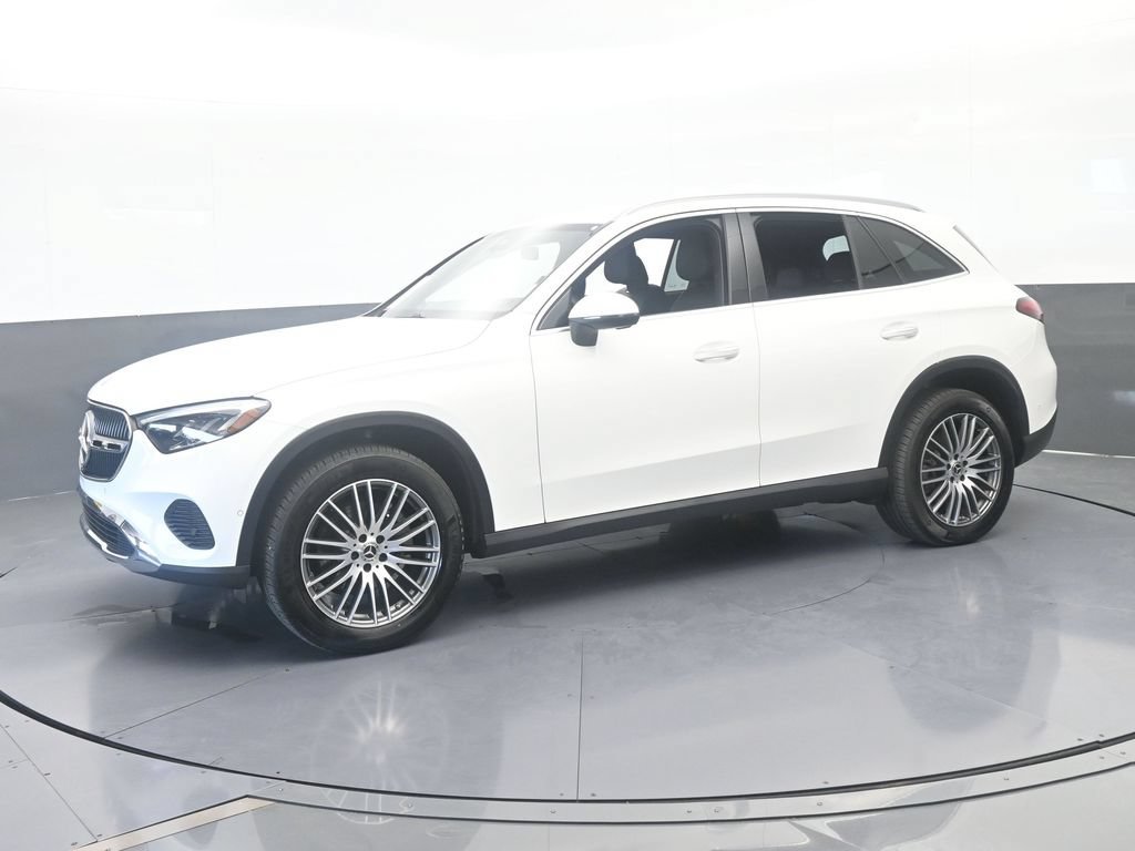 Used 2026 Mercedes-Benz GLC 300 image 2