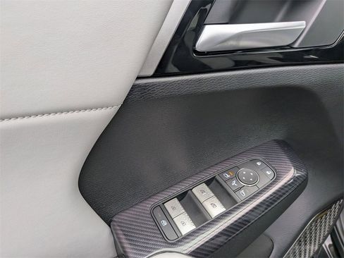 New 2025 Mitsubishi Outlander SE image 15