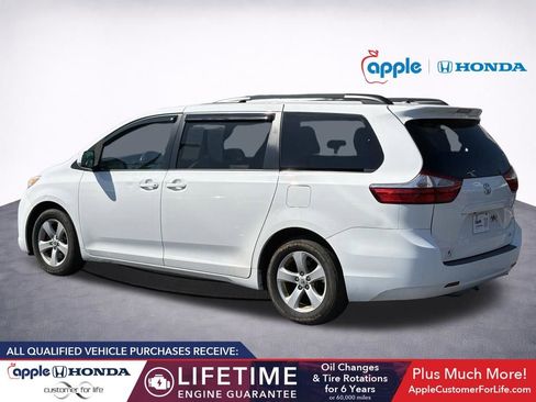 Used 2015 Toyota Sienna LE FWD image 4