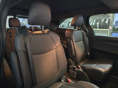 Used 2021 Toyota Sienna XSE image 28