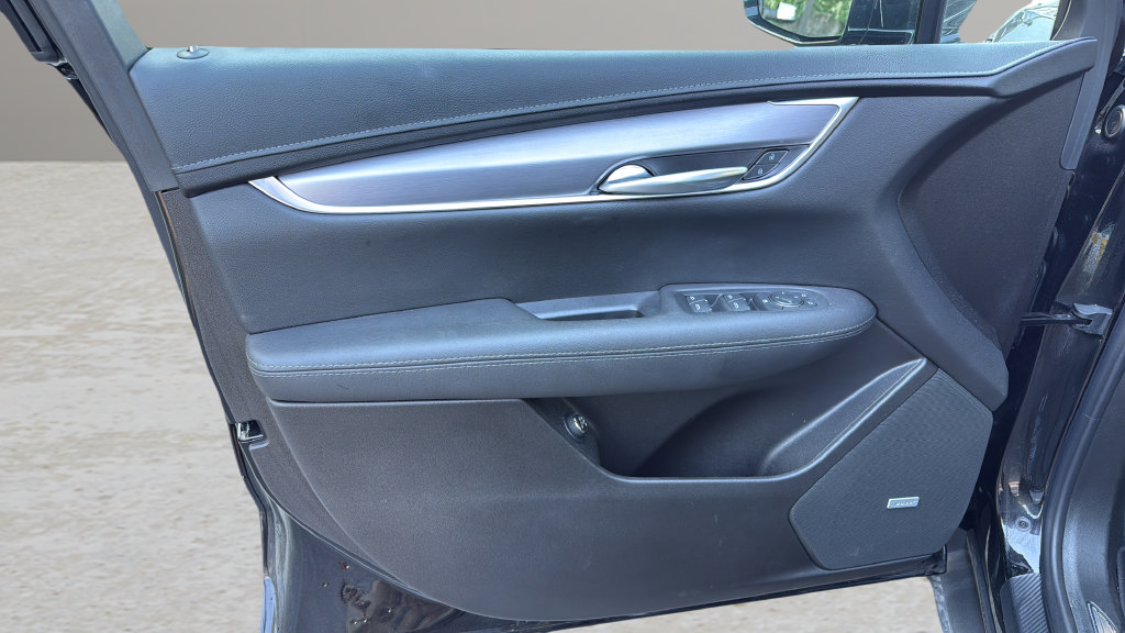 Certified 2025 Cadillac XT5 Luxury FWD image 17