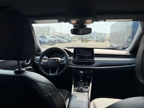 Used 2024 Jeep Compass Latitude image 17