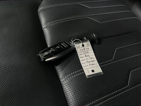 Used 2019 Audi e-tron Prestige w/ Prestige Package image 36