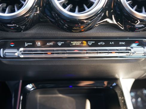 Used 2023 Mercedes-Benz GLB 35 AMG 4MATIC w/ Premium Package image 28
