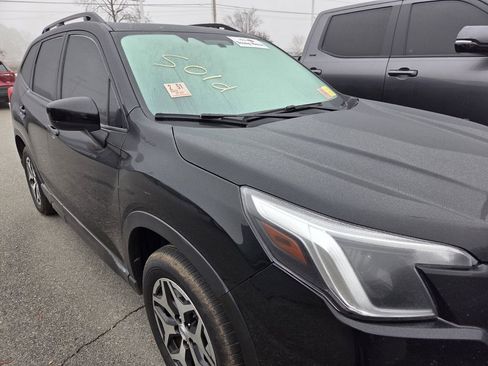 Used 2023 Subaru Forester Premium image 8