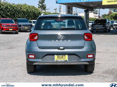 New 2026 Hyundai Venue SEL FWD image 3