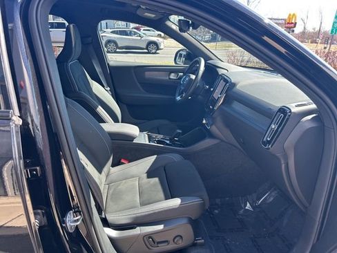 Certified 2025 Volvo XC40 B5 Plus image 15