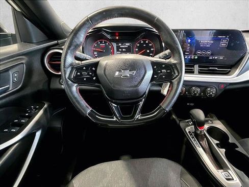Used 2024 Chevrolet Trax RS FWD image 7