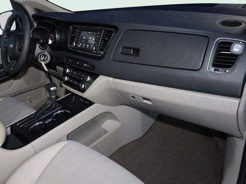 Used 2021 Kia Sedona LX image 25