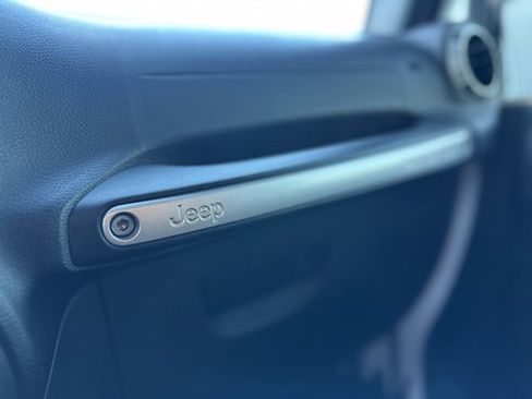 Used 2015 Jeep Wrangler Unlimited Sahara w/ Connectivity Group image 18