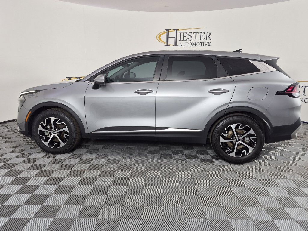 Used 2024 Kia Sportage EX FWD image 7