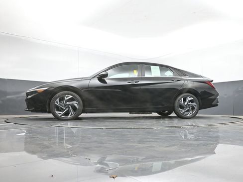 Used 2025 Hyundai Elantra Limited image 39