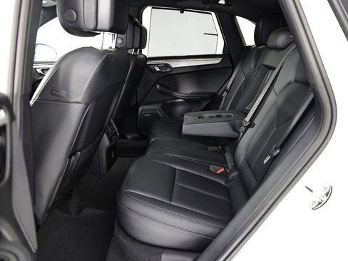 Certified 2026 Porsche Macan AWD/4WD image 28