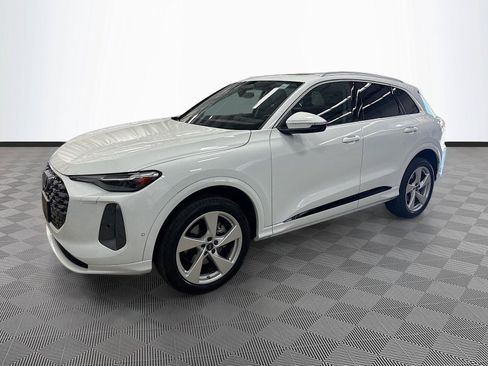 Certified 2025 Audi Q5 Premium AWD/4WD image 3