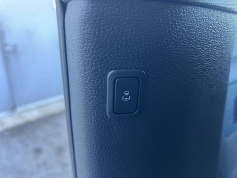 New 2025 Volkswagen ID. Buzz Pro S RWD image 28