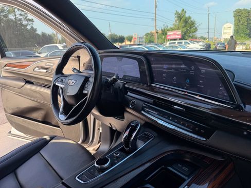 Used 2022 Cadillac Escalade Premium Luxury w/ Performance Package AWD/4WD image 12